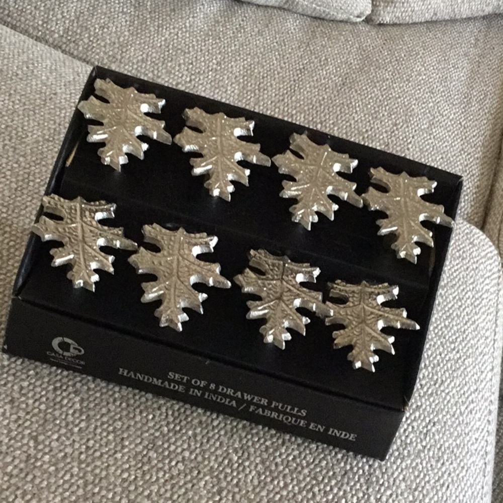 Casa Decor set of 8 leaf drawer pulls, new in box